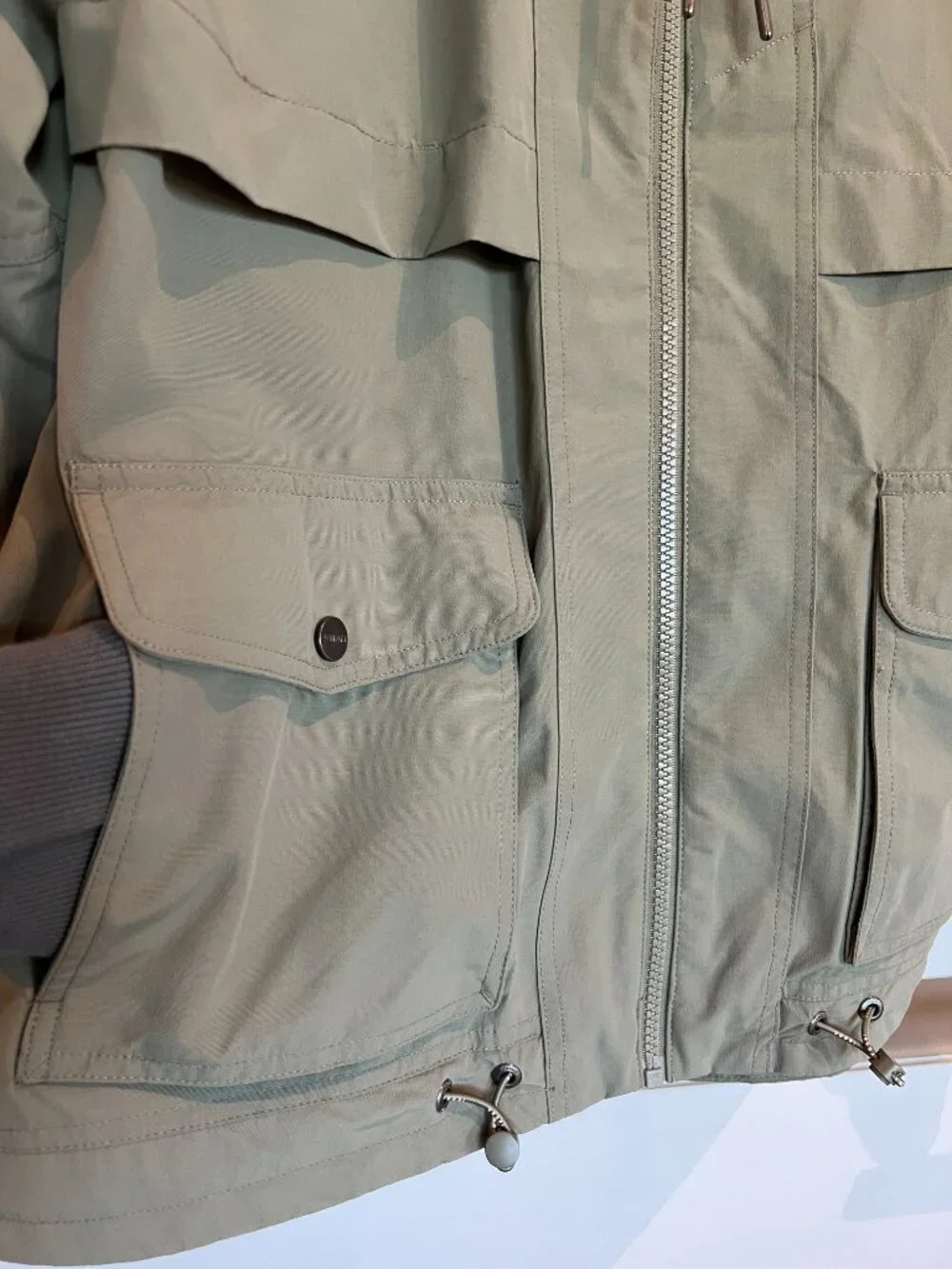 Vuori Elijo Rain Jacket Women's Rain Jacket Laurel or Pistachio Green Small - Picture 7 of 11